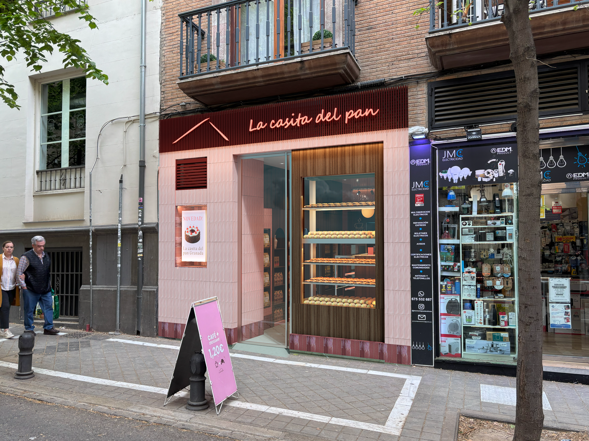 Perspectiva general del interiorismo de la panadería